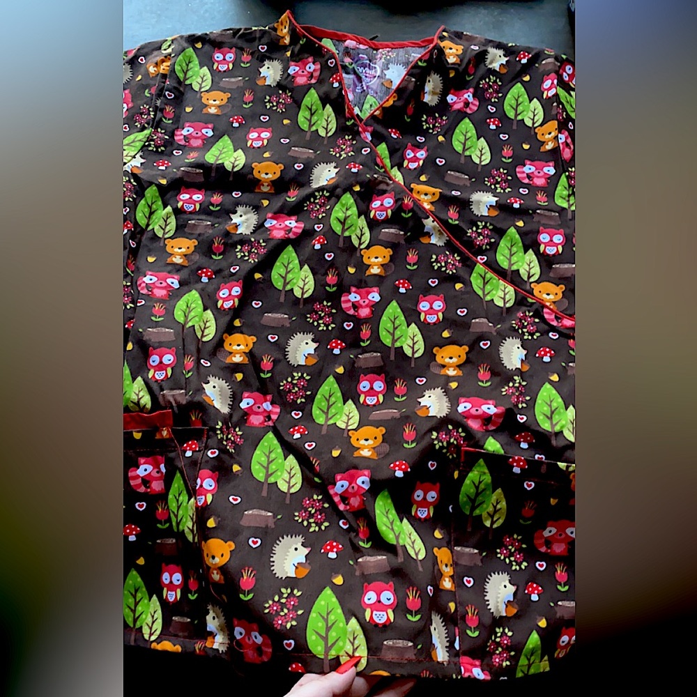 Barely Worn- 3 Scrub Tops! Dickies, GreenTown and Divine Scrubs by JDM brands.